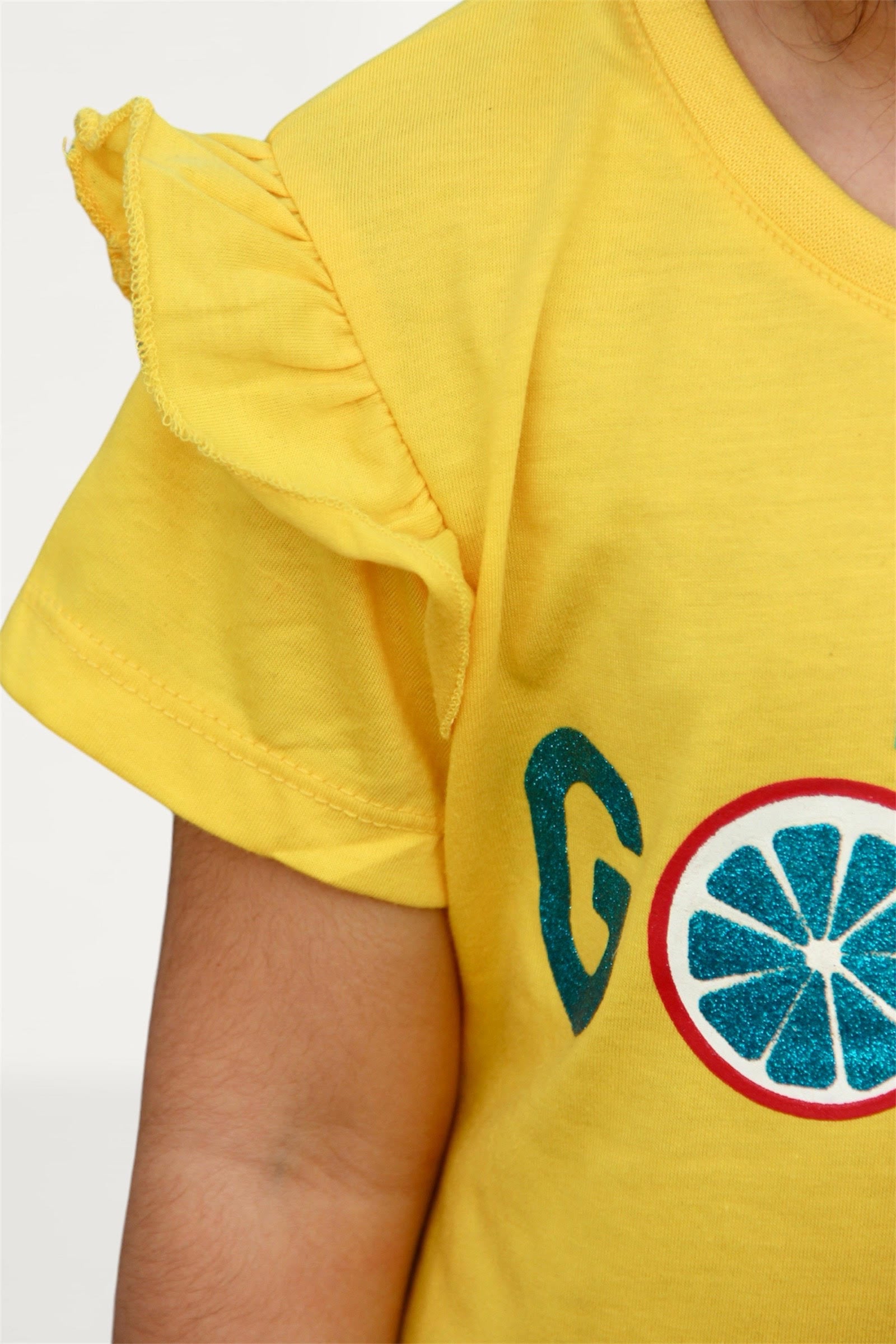 Feeling good yellow Lycra jersey T-shirt girl